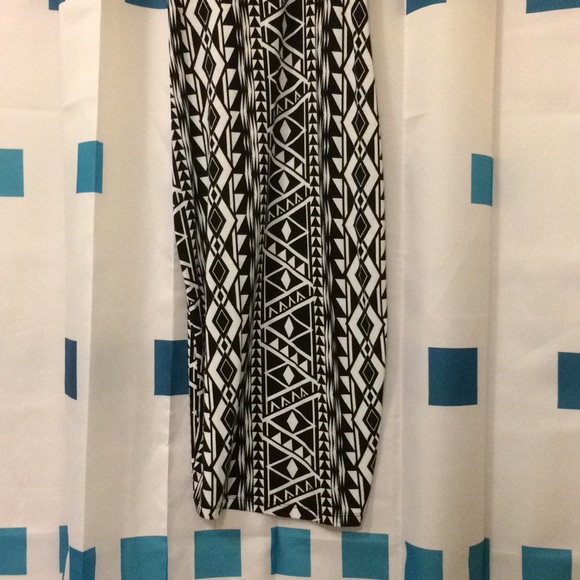 Black & White Patterned Midi Dress - Picture 3 of 4
